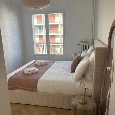 Lumineux Avec Parking, Centre Lägenhet *